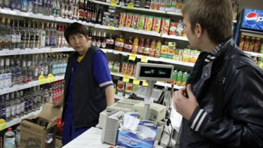 Фото: На просьбу показать паспорт, череповчанин сбежал из магазина с алкоголем