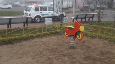 Фото: Приведением в порядок детских площадок занялись в Череповце