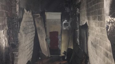 Фото: В Череповце из горящего дома ночью эвакуировали людей