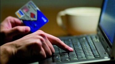 Фото: Череповчанин, порываясь получить интимные услуги, попал в руки мошенников