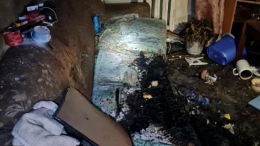 Фото: Череповчанин едва не сгорел в собственной квартире во время курения