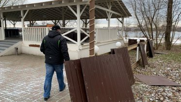 Фото: Незаконное кафе на берегу Ягорбы пойдет под снос