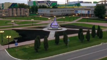 Фото: Необычный фонтан в виде колбы с паром появился в Череповце