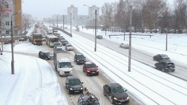 Фото: На улицы Череповца для расчистки от снега вышла спецтехника