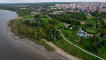 Фото: Набережную у усадьбы Гальских могут назвать Красной Горкой