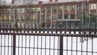 Фото: В трех череповецких школах заменят заборы