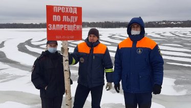 Фото: Полицейские напомнили череповчанам о запрете выхода на лед