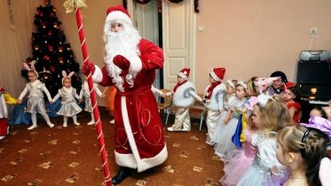 Фото: Новогодние утренники в ограниченном формате: как пройдут праздники в школах и детсадах?