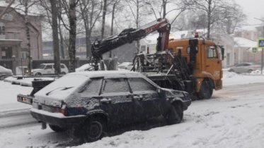 Фото: Транспорт череповчан стали чаще эвакуировать из-за уборки снега