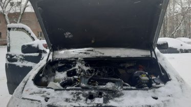 Фото: «УАЗ Патриот» горел в Череповце