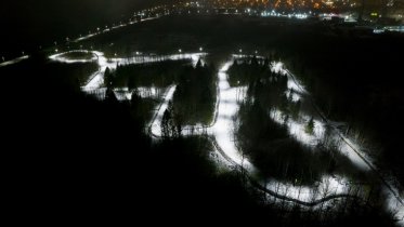 Фото: На стадионе за «Аксоном» накатывают лыжню