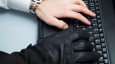 Фото: Череповчанин «инвестировал» в мошенников