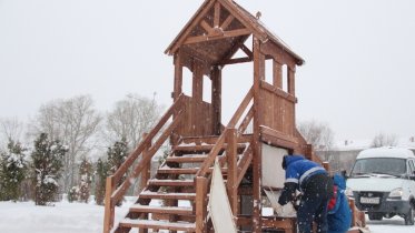 Фото: В Череповце устанавливают горки
