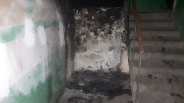 Фото: Подъезд жилого дома вспыхнул в Череповце
