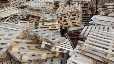 Фото: Череповчанин украл более 600 поддонов с территории базы