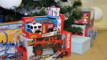 Фото: Около 200 детей получили подарки с «Ёлки желаний» в Череповце