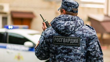 Фото: Пьяный череповчанин принялся пинать автомобили