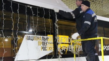 Фото: Автобусы в гирляндах начали перевозить пассажиров в Череповце