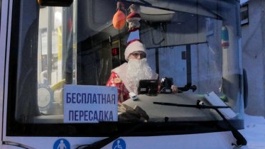 Фото: В череповецких автобусах теперь можно встретить Деда Мороза