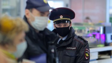 Фото: Охоту на «безмасочников» снова устроили в торговом центре Череповца