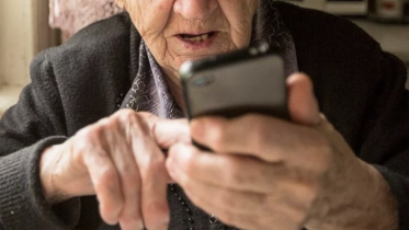 Фото: 81-летнюю пенсионерку отговорили приобретать «акции энергетической компании»