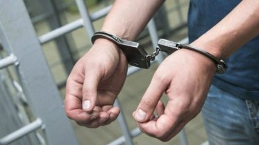 Фото: Четверо из Череповца пытались похитить световую опору