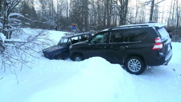 Фото: Внедорожник влетел в отечественную легковушку в Череповце