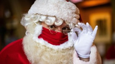 Фото: Череповчане хотят видеть QR-код у Деда Мороза и Снегурочки