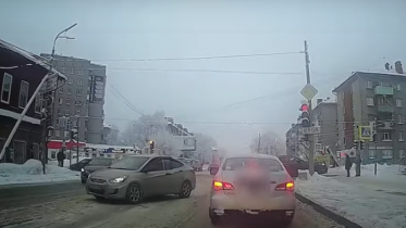 Фото: Серьезное ДТП едва не произошло в центре Череповца