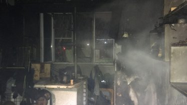 Фото: Жильцы многоэтажки в Череповце экстренно эвакуировались из дома из-за пожара