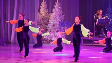 Фото: Семейный Рождественский бал провели в Череповце