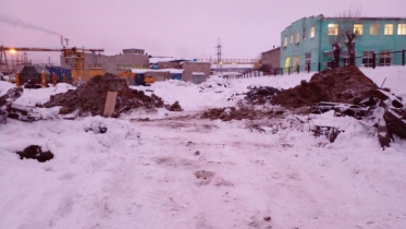 Фото: В Череповце рабочего засыпало землей