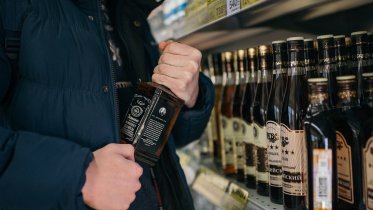 Фото: Нетрезвый череповчанин пытался украсть виски в супермаркете