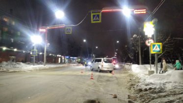 Фото: Школьник попал под колеса микроавтобуса в Череповце