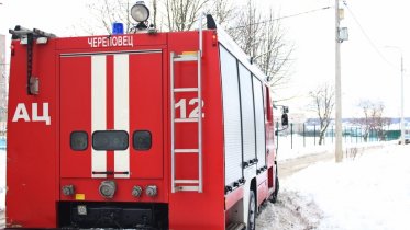 Фото: Гараж вместе с «Газелью» сгорели под Череповцом