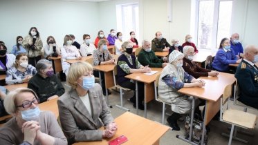 Фото: Блокадники встретились с череповецкими студентами