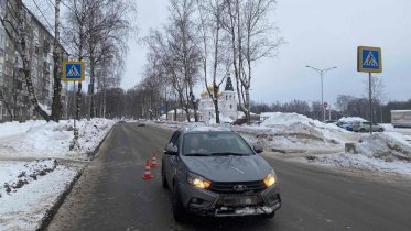 Фото: Женщина попала под колеса авто в Череповце на пешеходном переходе