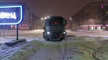 Фото: Водитель грузовика, которому стало плохо за рулем, совершил ДТП, после чего скончался в карете скорой помощи