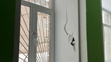 Фото: Откосы на окнах в школе № 22 не выдержали детских шалостей