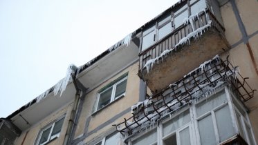 Фото: В Череповце девушка, пострадавшая от падения сосульки, доставлена в реанимацию