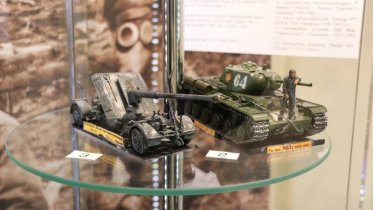 Фото: Выставка моделей военной техники заработала в Череповце