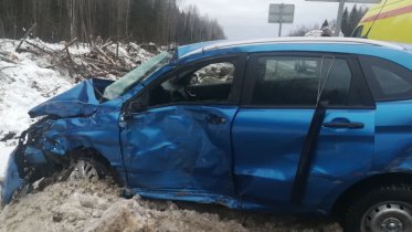 Фото: В Череповецком районе автоледи погибла в ДТП с грузовиком