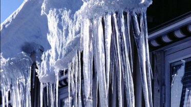 Фото: В Череповце 3 человека пострадали от падения сосулек в этом сезоне