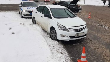 Фото: Автоледи пострадала в Череповце в ходе столкновения иномарок