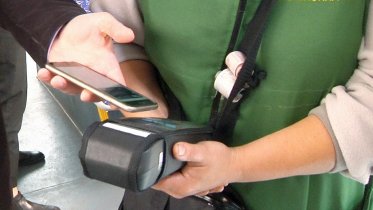 Фото: В транспорте Череповца отменяют действие приложений для оплаты  проезда Apple Pay и Google Pay