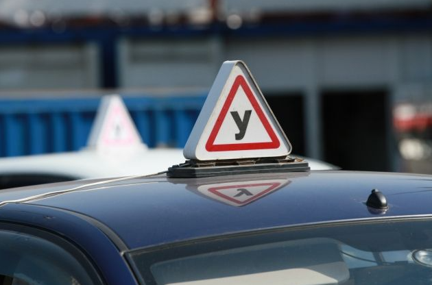 Фото: Череповчане бесплатно сдадут на права на автомобиле ГИБДД