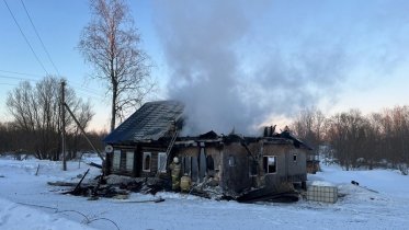 Фото: В деревне Череповецкого района загорелся жилой дом