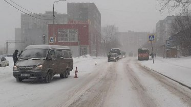 Фото: Череповчанка попала под колеса «ГАЗели»