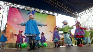 Фото: Сцена и фотозона появятся возле школы № 2