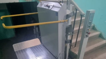 Фото: Электрический пандус появился в череповецкой многоэтажке для 20-летнего молодого человека